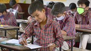 गुजरात में स्कूल खुले, छात्रों के पास ऑनलाइन पढ़ाई चुनने का भी ऑप्शन
